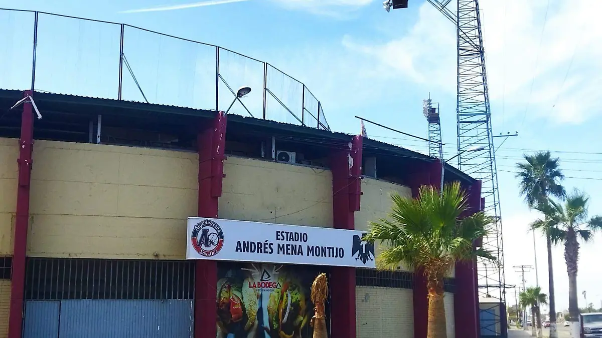 Por terminar la restauración del estadio